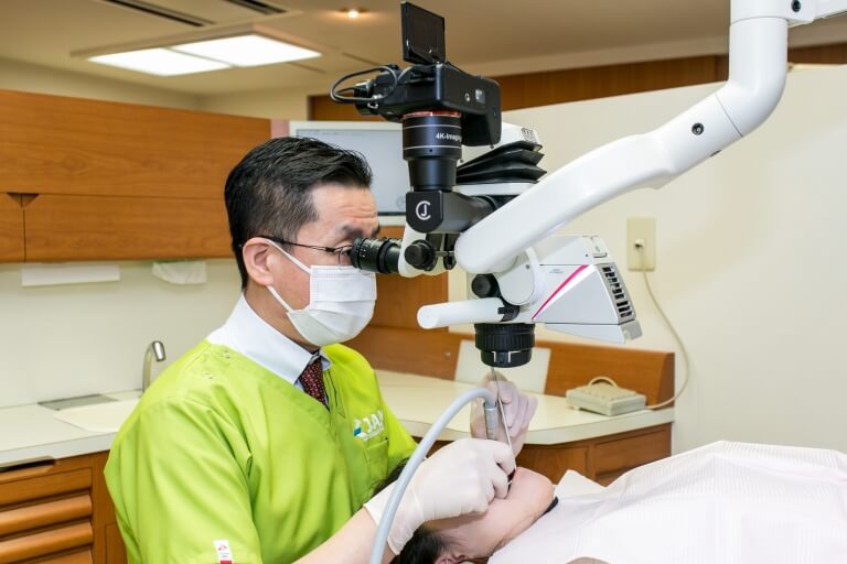 根管治療の成功率を高めるためのマイクロスコープ