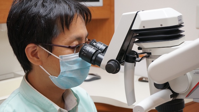 顕微鏡を用いた精密歯科治療